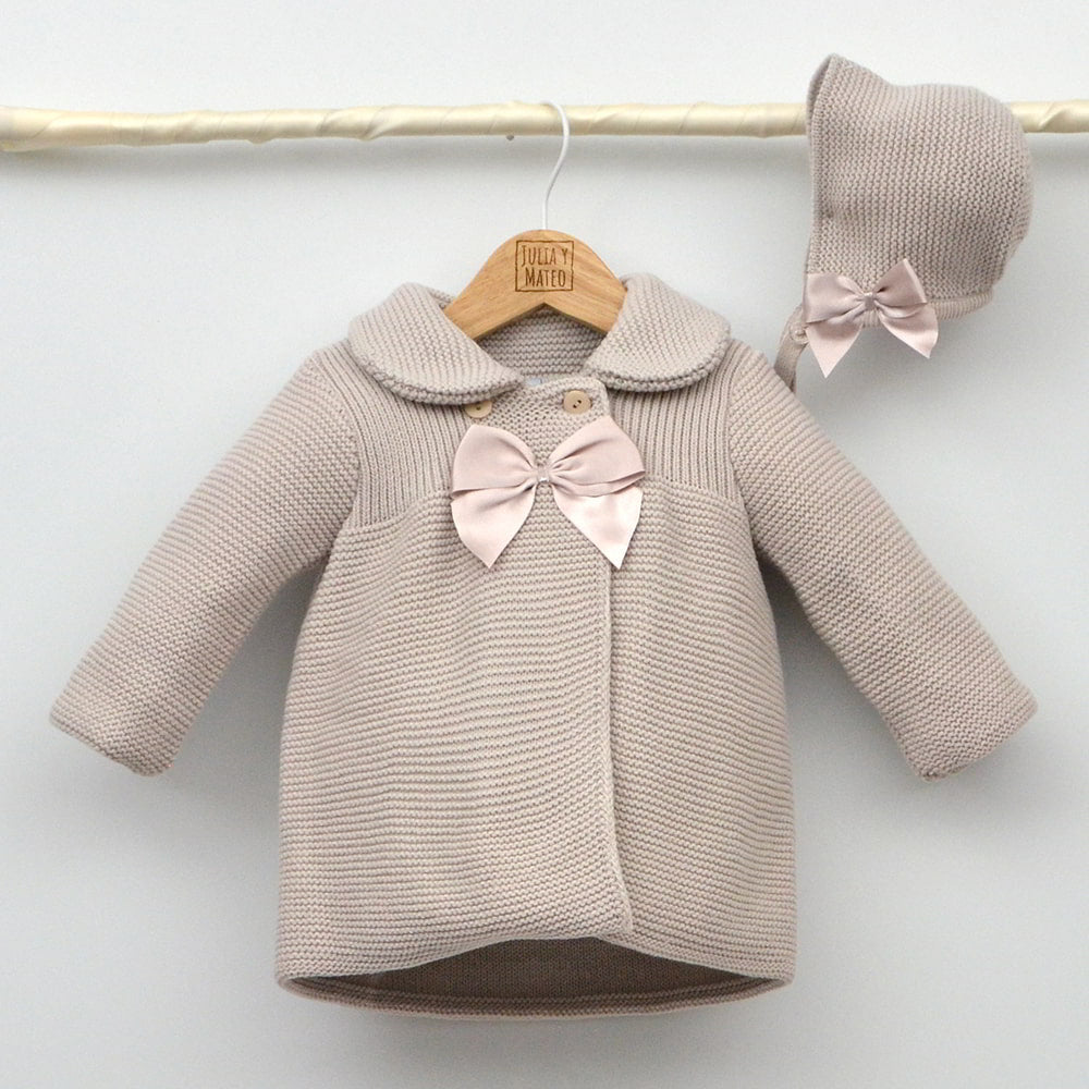 abrigo de punto con capota para niñas y bebes con encanto Tienda ropa bebes online hecho en españa doña carmen mayoral ropita online bebes elegante y clasica
