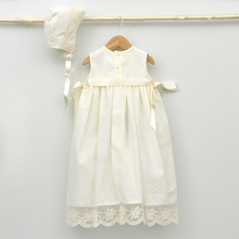 Baton faldon con capota de organza bordados la mejor tienda online trajes de Bautizo hechos en españa