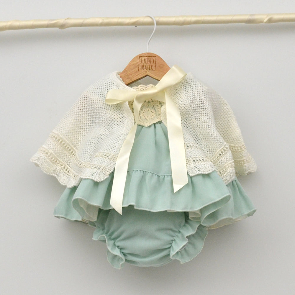 trajes ceremonia arras bodas vestidos eventos vestir bebes niñas primavera verano verde hecho en españa estilo moderno bordado lazo fajin hermanos conjuntados