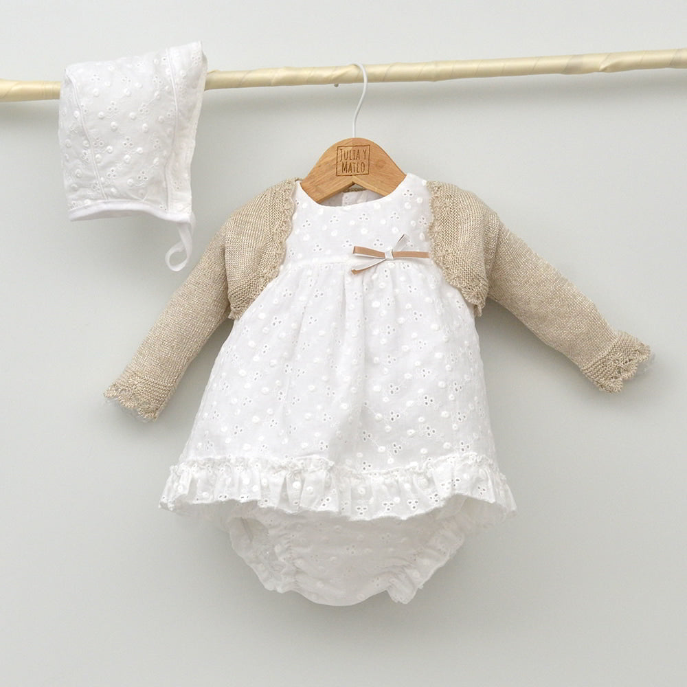 vestidos vestir niñas blancos jesusitos bebes con encanto trajes bodas eventos niñas 6,9,12,18,24,30,36, meses tienda online ropa clasica bebes Mayoral DOña Carmen VEstir a hermanas conjuntadas con encanto arras bodas