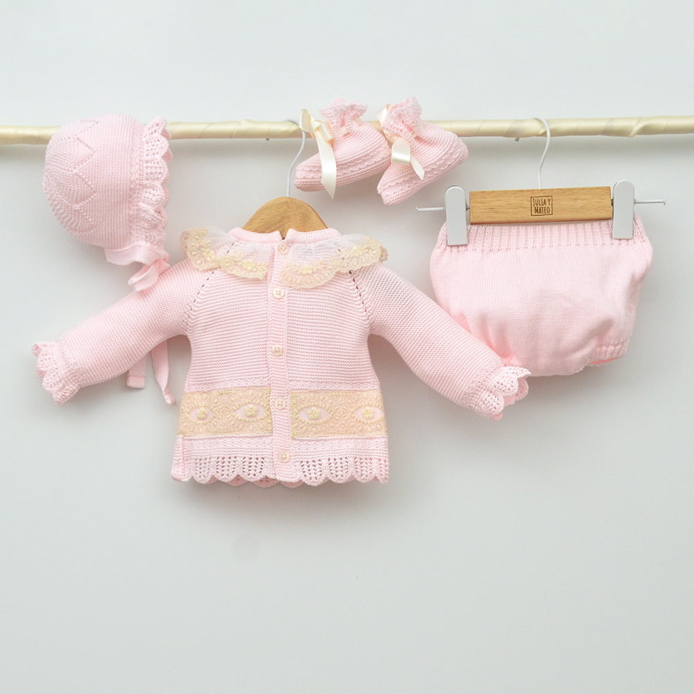 Conjunto bebés perle Carmen con jersey, culotte, patucos y capota
