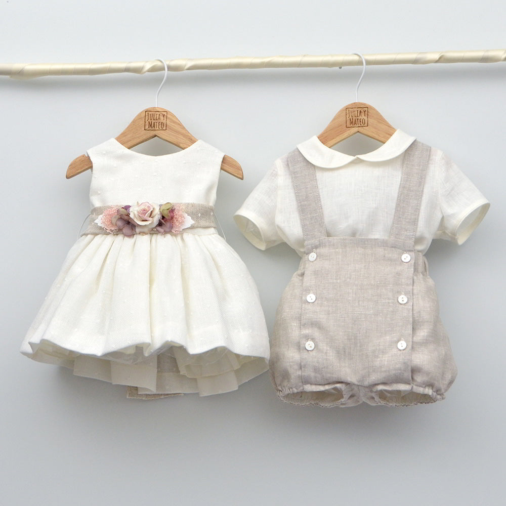 Conjunto lino Leo con camisa cuello Mao, pantalón con Fajín, chaleco, tirantes y pajarita