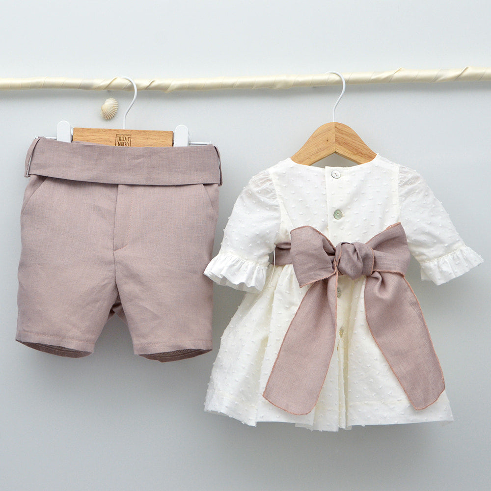 Conjunto lino Isabel con camisa cuello Mao, pajarita, tirantes y pantalón con Fajín