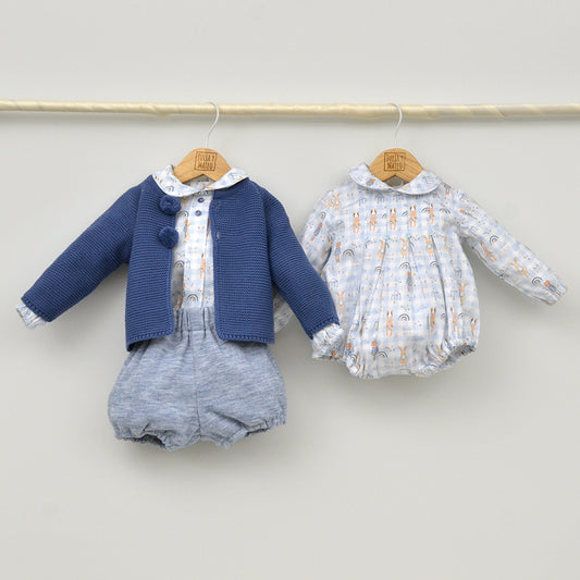 Conjunto bebé Leo con peto y camisa