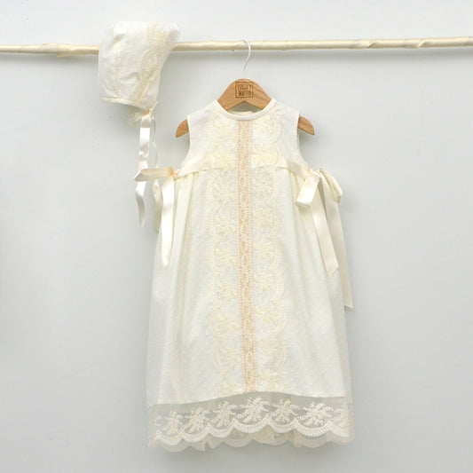 Baton faldon con capota de organza bordados la mejor tienda online trajes de Bautizo hechos en españa