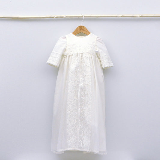 la mejor tienda online de faldones de bebes para Bautizo hecho en españa estilo clasico blanco roto