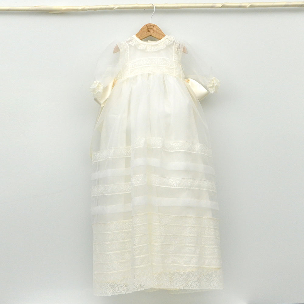tienda online ropa bautizo niños faldones batones con capota y capa, tres piezas, organza , tul , hecho en españa online clasicos y elegante