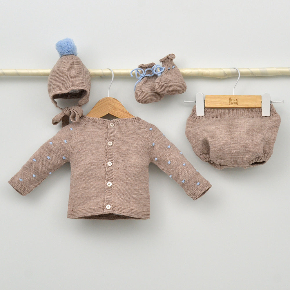 Conjunto bebés punto Tajo con jersey, culotte, capota y patucos