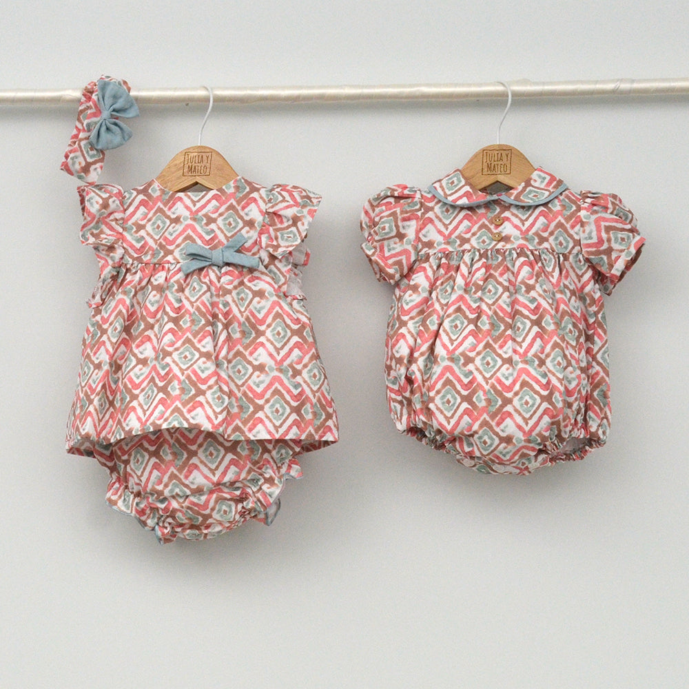 Conjunto bebé Menorca con peto y camisa Mao