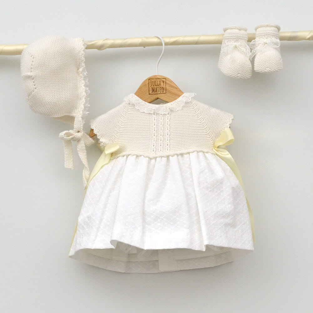 traje Bautizo niña verano, hecho en españa, vestido con capota, braguita y patucos