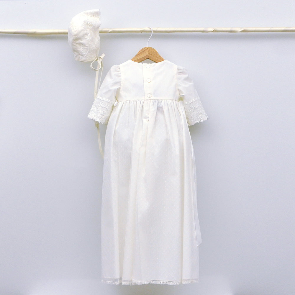 la mejor tienda online de faldones de bebes para Bautizo hecho en españa estilo clasico blanco roto