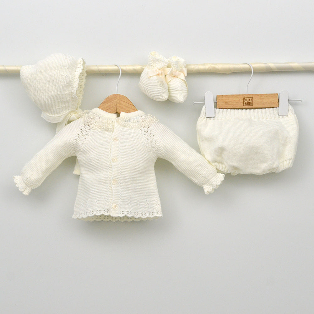 Conjunto bebés punto Ángel con jersey, culotte, capota y patucos