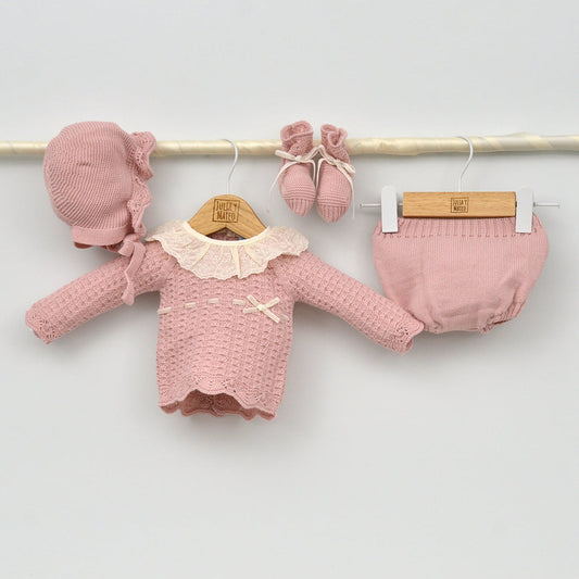 Conjunto bebés punto Alma con jersey, culotte, capota y patucos