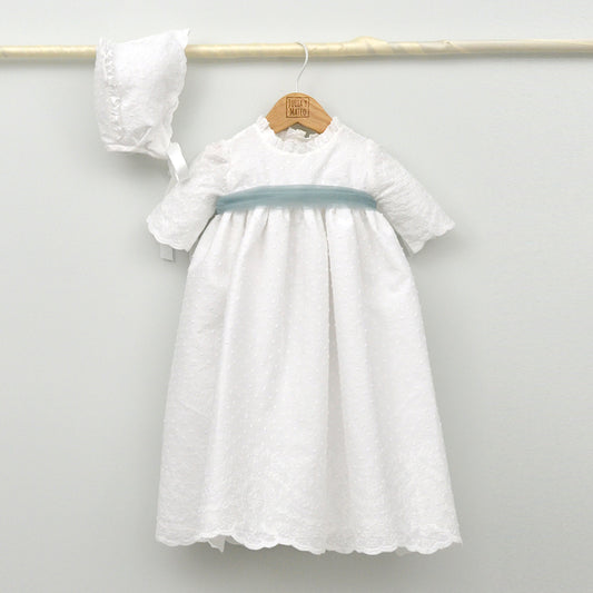 Faldón Santiago de plumeti bordado con capota