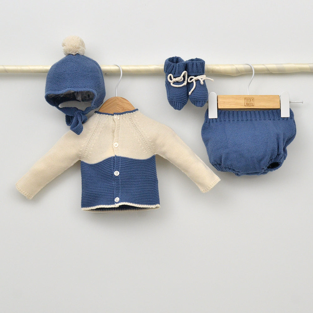 Conjunto bebés punto Guadiana con jersey, culotte, capota y patucos