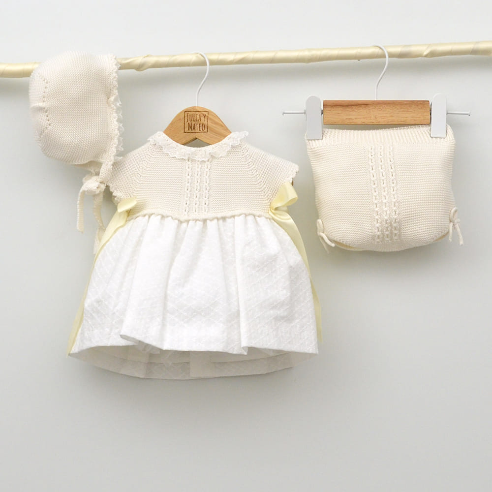 traje Bautizo niña verano, hecho en españa, vestido con capota, braguita y patucos