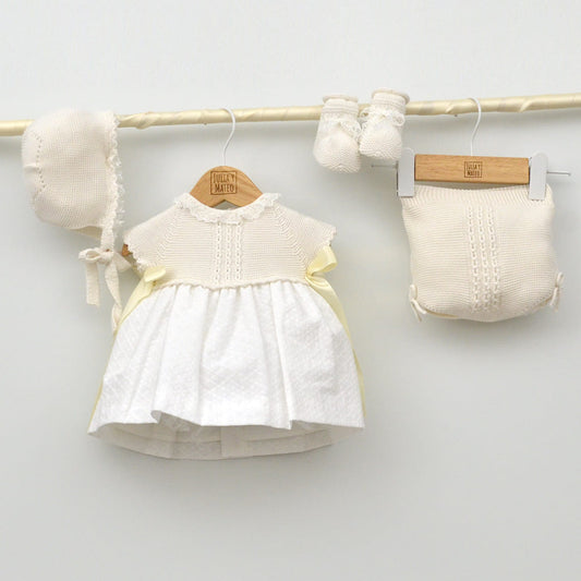 traje Bautizo niña verano, hecho en españa, vestido con capota, braguita y patucos