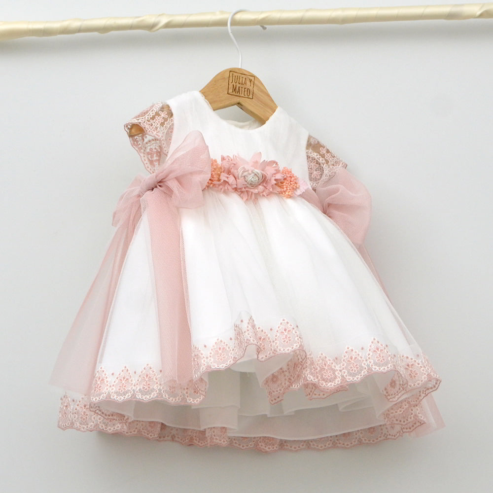 vestido ceremonia niñas Amaya, bautizo elegante, arras clasico , fajin rosa, adorno floral al mejor precio
