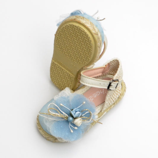 zapato ceremonia niña bodas arras comuniones esparteñas azul con adorno floral hecha en españa