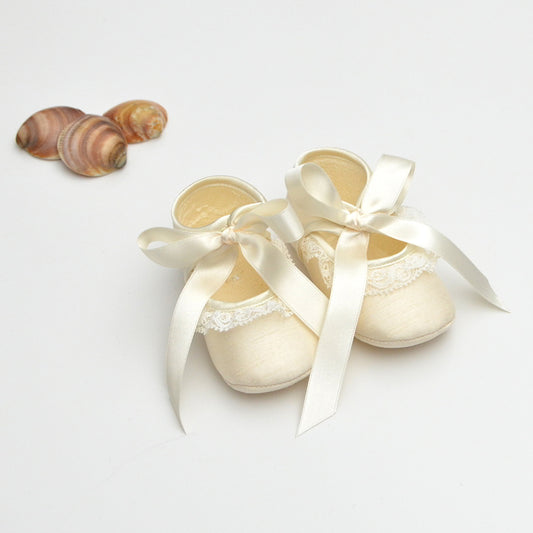 Vestido ceremonia niña arras pajes trajes estilo moderno color verde hecho en españa