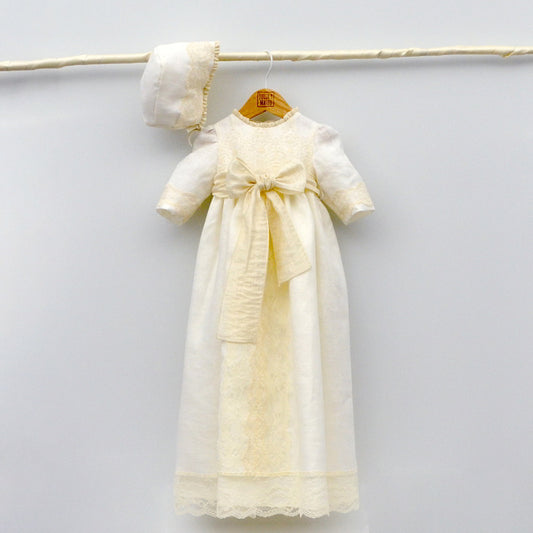 faldon de lino de Bautizo largo hecho en españa bordado puntilla manga francesa invierno amaya traje bautizo niñas bebes lino faldon hija de marta POmbo familia pombo bautizo martina martin