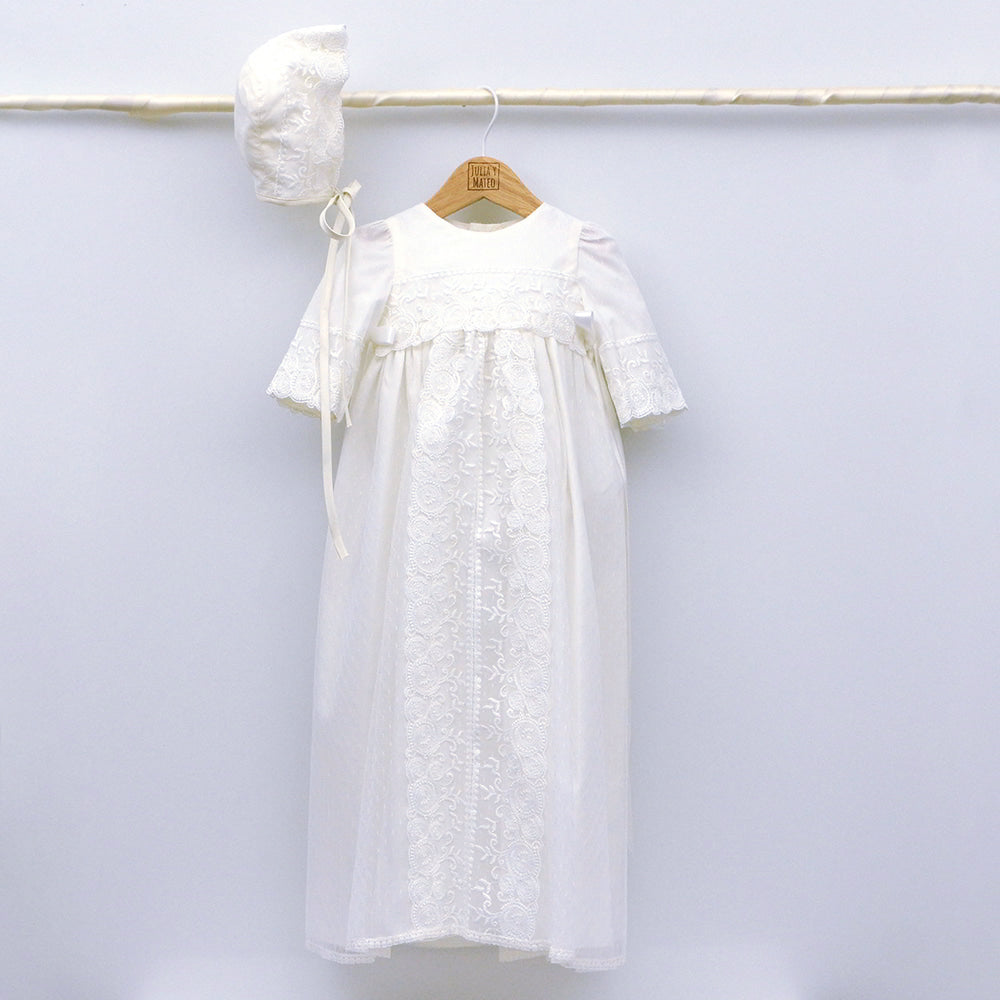 la mejor tienda online de faldones de bebes para Bautizo hecho en españa estilo clasico blanco roto