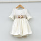 Vestido de arras de niña con fajín en lino en color arena