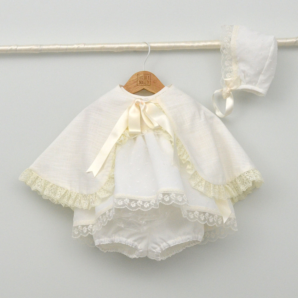 Jesusito Isabel de organza con plumeti con capota y braguita