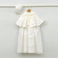 Faldón de bautizo de organza natural con encaje bordado central, remates de puntilla de topos y lazos laterales de cinta de ángel, estilo clasico