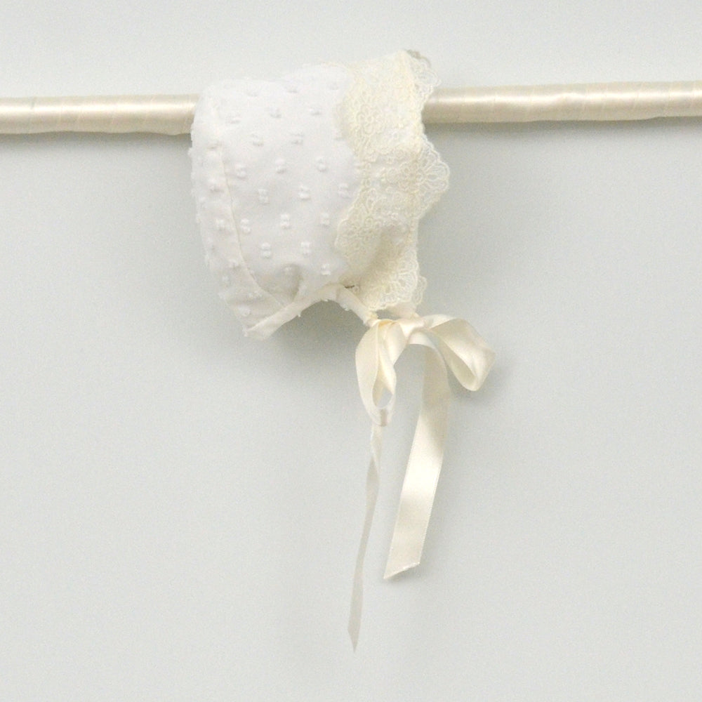 Capota Carmen de Plumeti de Organza para Bautizo y Ceremonia con lazo de raso