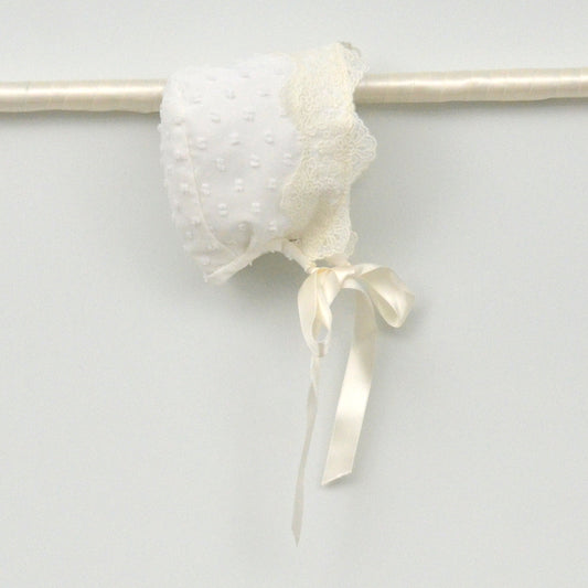 Capota Carmen de Plumeti de Organza para Bautizo y Ceremonia con lazo de raso