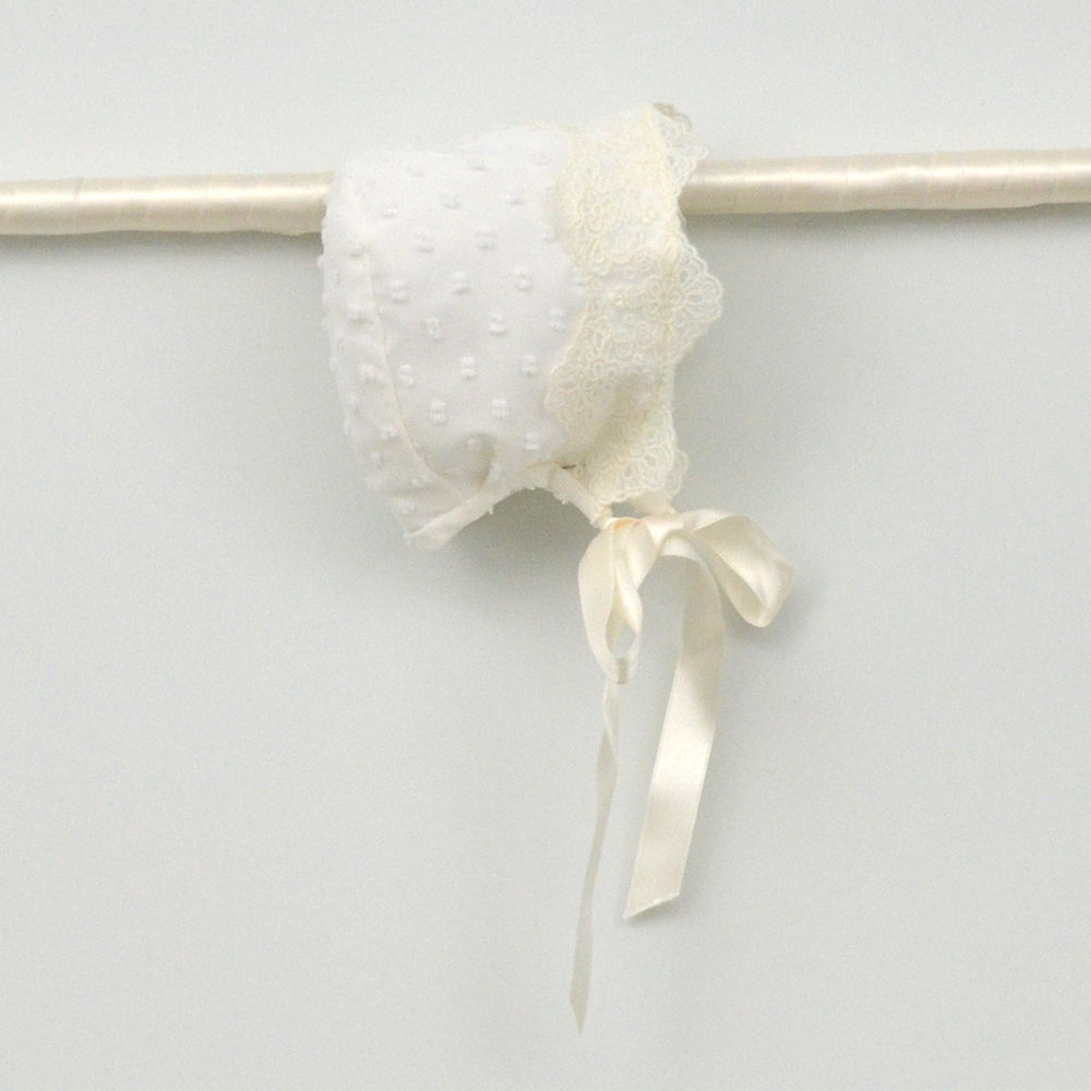 Capota Carmen de Plumeti de Organza para Bautizo y Ceremonia con lazo de raso