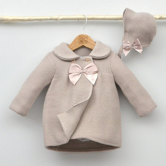 abrigo de punto con capota para niñas y bebes con encanto Tienda ropa bebes online hecho en españa doña carmen mayoral ropita online bebes elegante y clasica