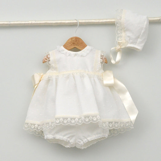 Jesusito Isabel de organza con plumeti con capota y braguita