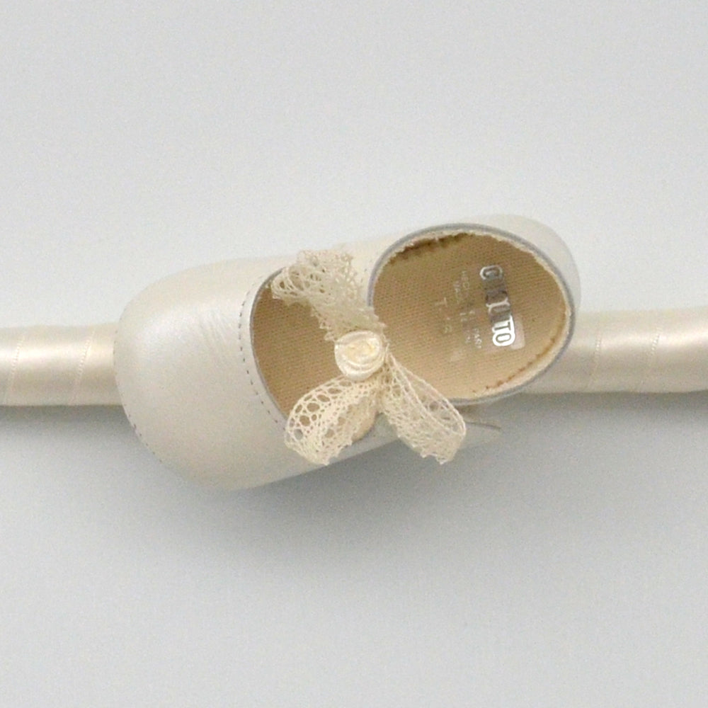 merceditas piel para bautizo en color beige