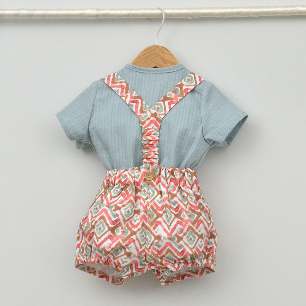 Conjunto bebé Menorca con peto y camisa Mao