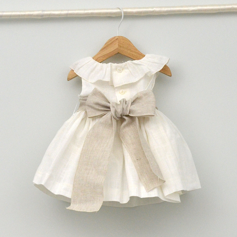 Vestido de bautizo para niña de la colección Julia y Mateo