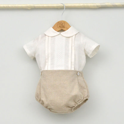 traje bautizo niño clasico hecho artesanalmente en España por Julia y Mateo en lino en color arena