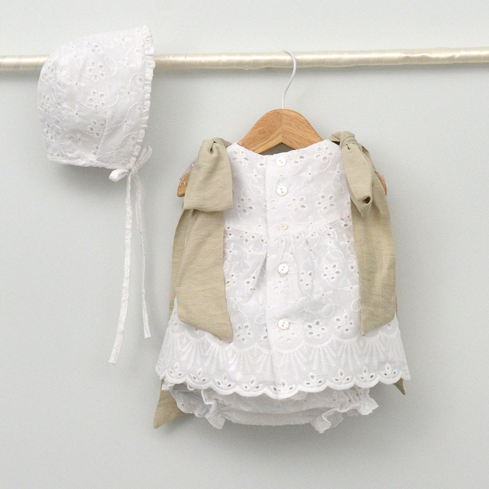 conjunto de bautizo y ceremonia de niña