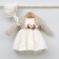 Vestido bebés lino Leo con adorno floral