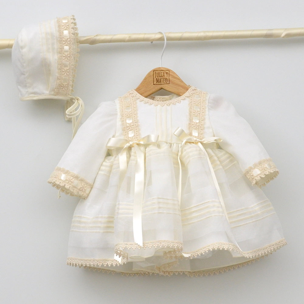 Traje Bautizo niña clasico con capota hecho en españa tienda online ropa ceremonia bautismo organza