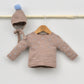 Conjunto bebés punto Tajo con jersey, pantalón y capota con pompón