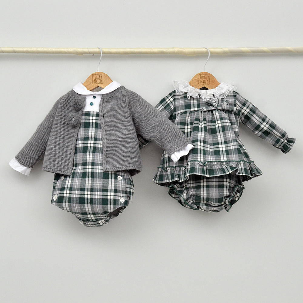 Conjunto bebé Hugo con peto y camisa cuello bebé