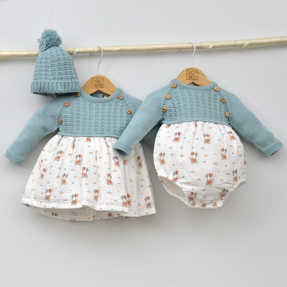 Conjunto bebe Luna con blusita, peto y chaqueta