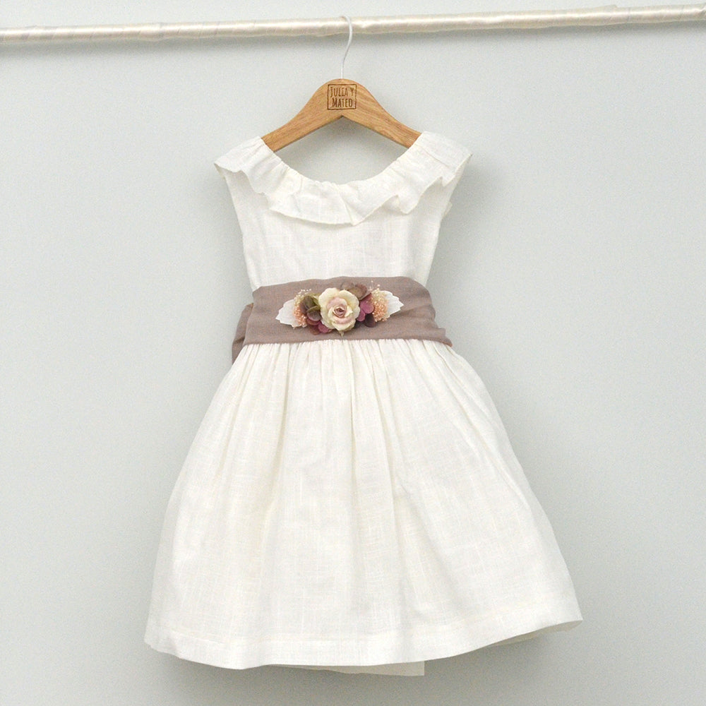 Vestido niña Emma con fajín de lino y adorno floral