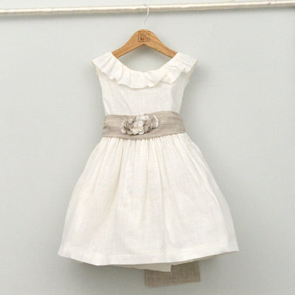 Vestido niña Emma con fajín de lino y adorno floral
