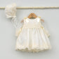 vestido bautizo clasico niña en color beige con capota y cubrepañal hecho artesanalmente en españa por Julia y mateo