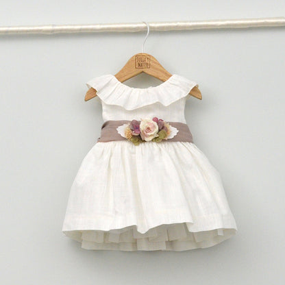 Vestido bebés Emma con fajín de lino y adorno floral