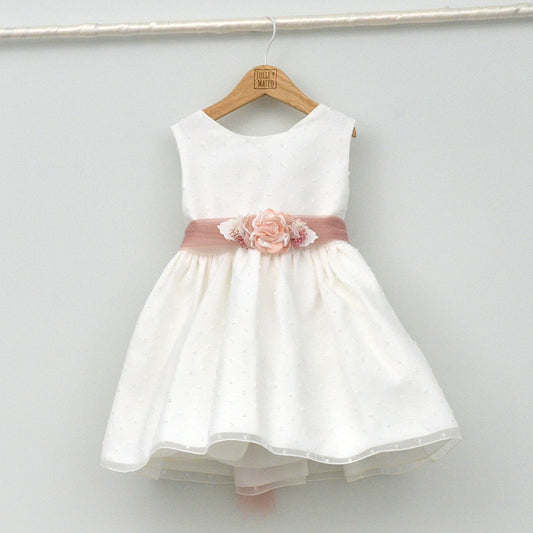 vestido niña de ceremonia con fajín en tul rosa y adorno floral 